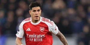 Fan Arsenal bức xúc vì Hincapie